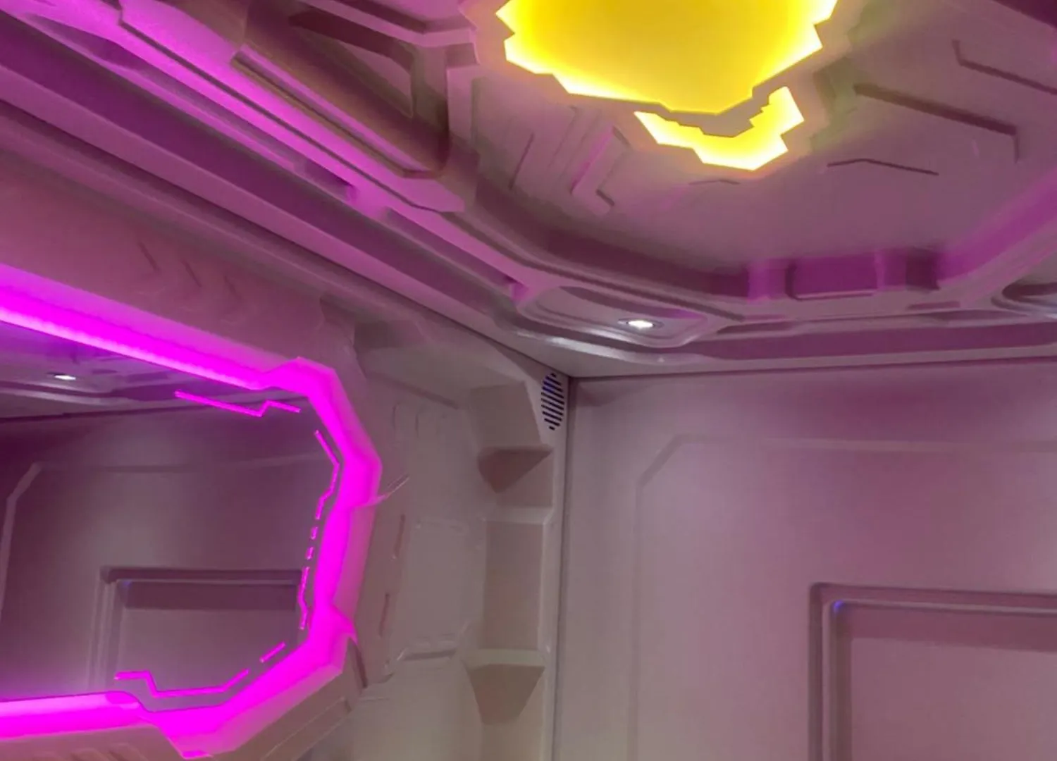 Mermaid Space Capsule Hostel Palermo 0*,  Italy